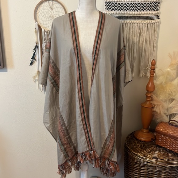 NWT - Tan Fringed Shawl/ O/S Embroidered Colors Burnt Orange, Black, Brown - Picture 2 of 10